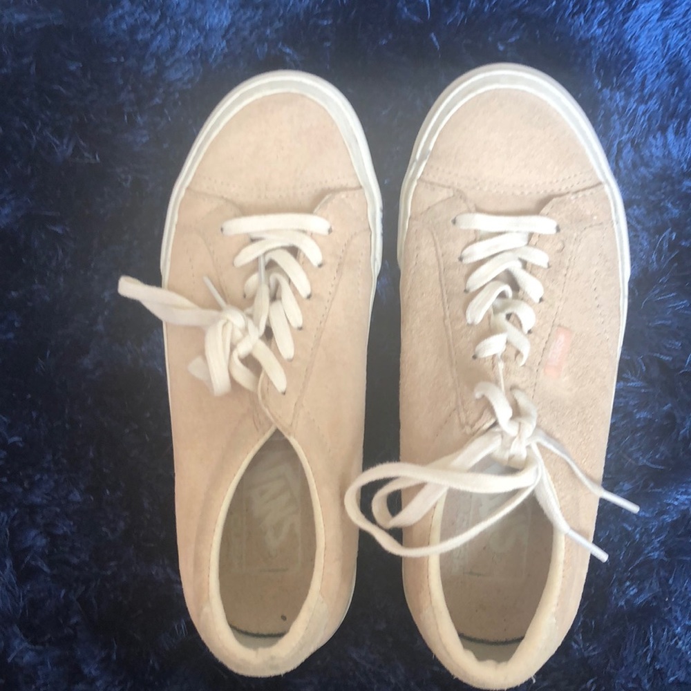 MAKE AN OFFER: gently worn vans women’s size 6